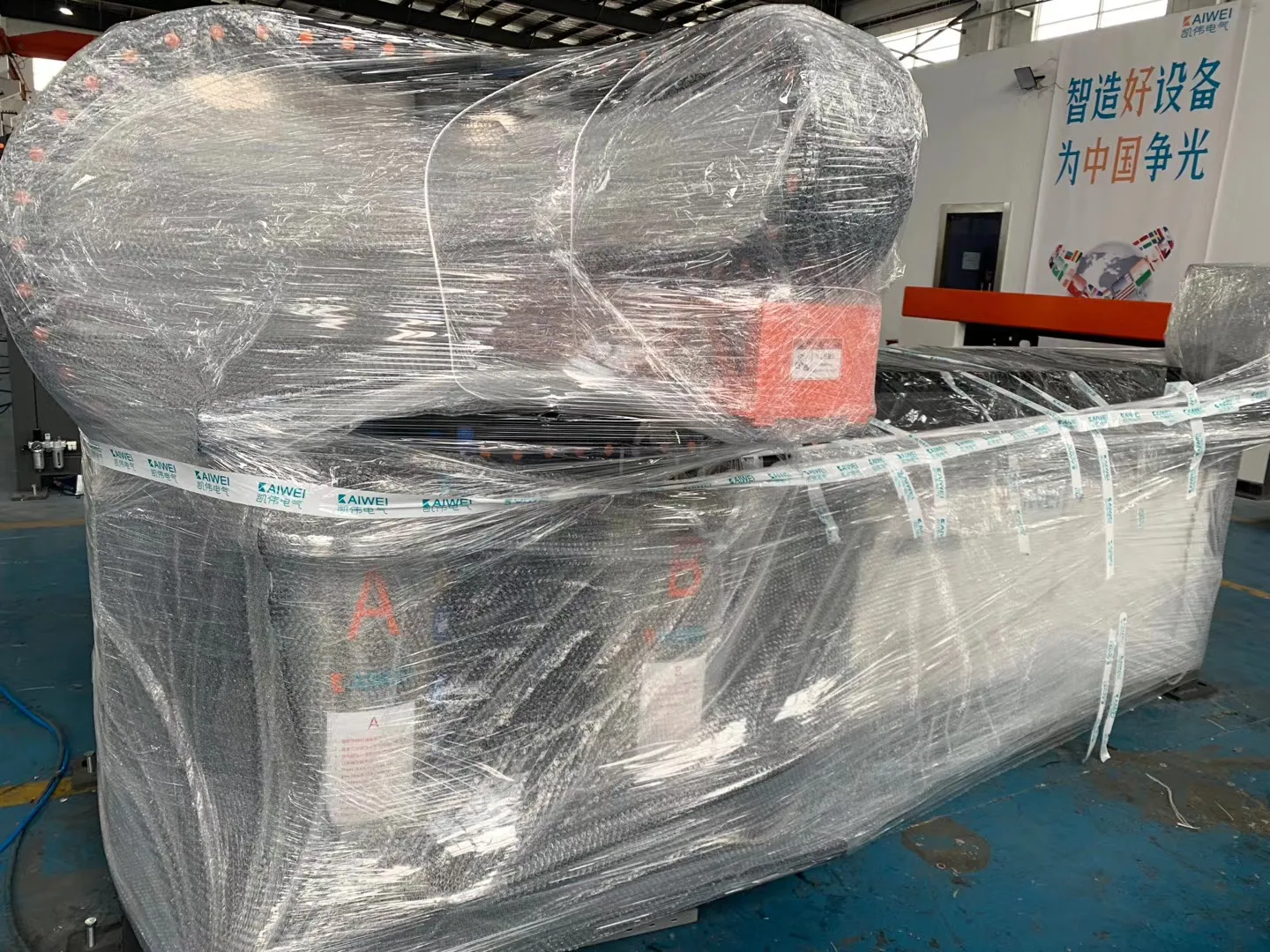土耳其客户KW-520电机专用发泡密封常量涂胶机发货通知